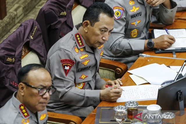 SB NEWS : Komisi III Sepakat Polri Tetap di Bawah Presiden, Revisi UU Polri Segera Dibahas